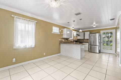 5906 Bamboo Drive, Fort Pierce FL - photo 10 of 54