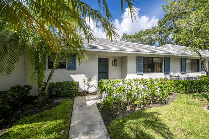 2 bedroom Townhouse at 208 Club Drive, Club Cottages at PGA National, Palm Beach Gardens — photo 3