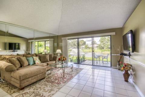 208 Club Drive, Palm Beach Gardens FL - photo 8 of 24