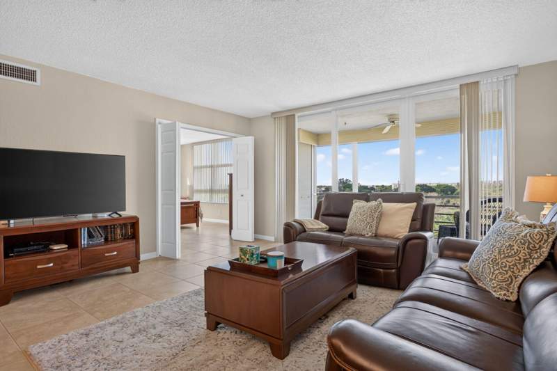 3 bedroom Condominium at 2671 S Course Drive #710, No 20 Palm-Aire Country Club, Pompano Beach — photo 2