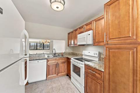 10607 W Clairmont Circle #109, Tamarac FL - photo 9 of 28