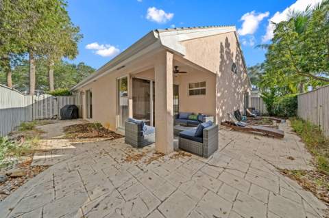 28 Governors Court, Palm Beach Gardens FL - photo 13 of 34