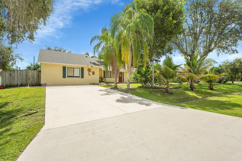 3 bedroom Single Family Residence at 2385 SW Mountwell Street, Port St Lucie Section 18, Port St. Lucie — photo 2