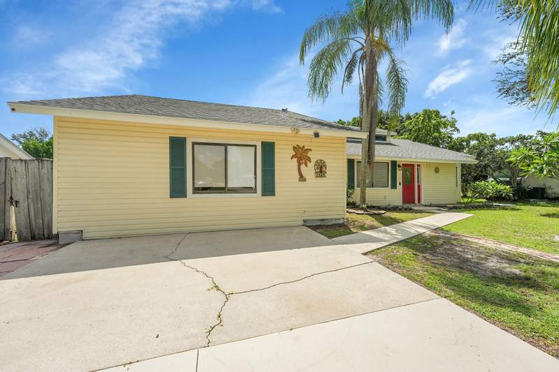 3 bedroom Single Family Residence at 2385 SW Mountwell Street, Port St Lucie Section 18, Port St. Lucie — photo 4