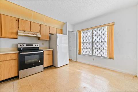 1671 Ferngran Avenue, West Palm Beach FL - photo 9 of 39