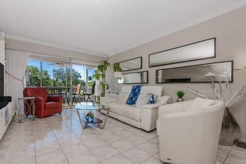 465 Paradise Isle Boulevard, Hallandale Beach FL - photo 6 of 26