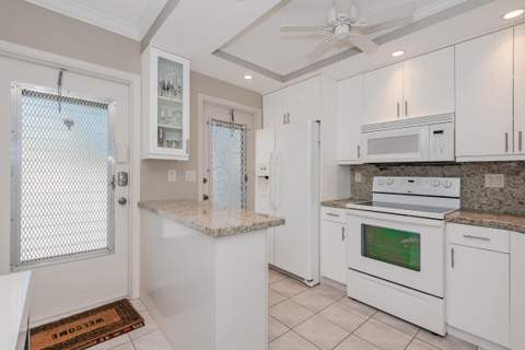 465 Paradise Isle Boulevard, Hallandale Beach FL - photo 13 of 26