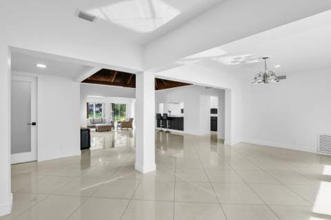 5707 White Hickory Circle, Tamarac FL - photo 14 of 44