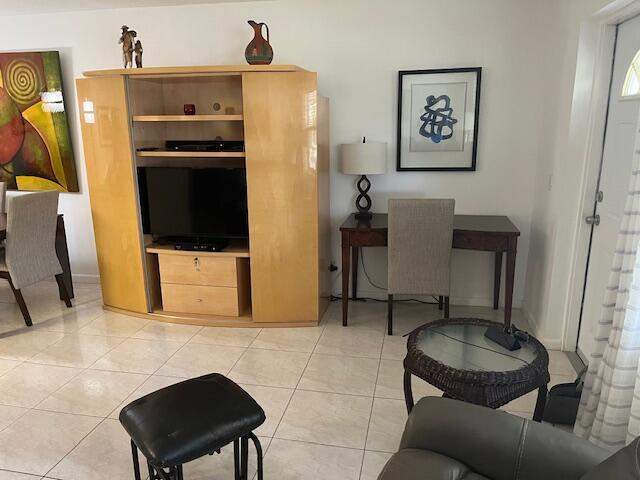 1 bedroom Condominium at 300 Windsor M, Century Village Windsor Condos, West Palm Beach — photo 4