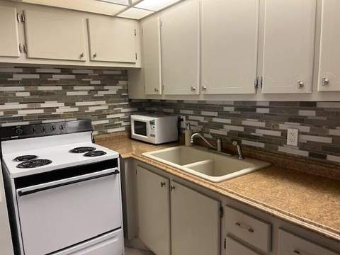 300 Windsor M, West Palm Beach FL - photo 7 of 15