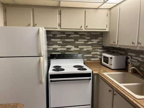300 Windsor M, West Palm Beach FL - photo 8 of 15
