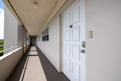 575 Oaks Lane #708, Pompano Beach FL - photo 21 of 31