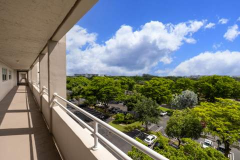 575 Oaks Lane #708, Pompano Beach FL - photo 22 of 31