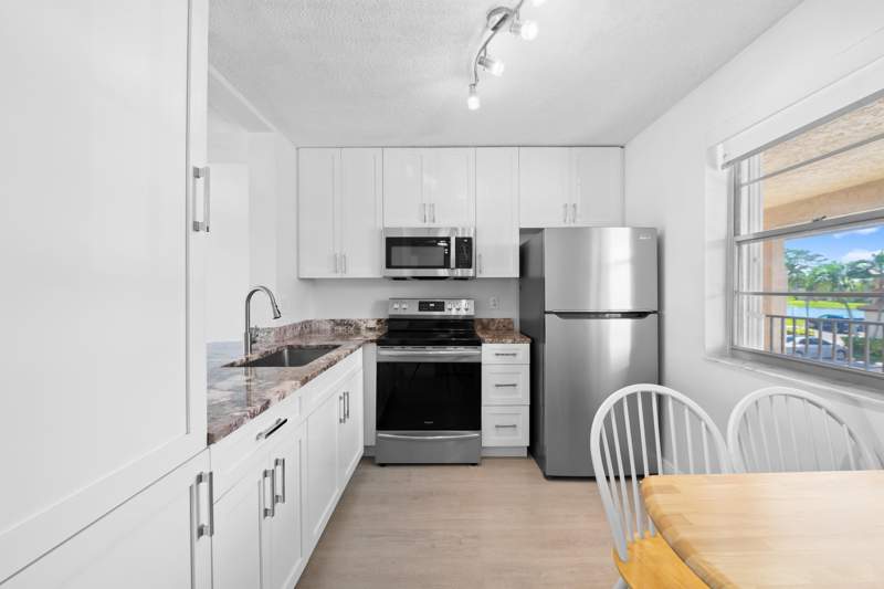 2 bedroom Condominium at 5510 Lakeside Drive #201, Viewpointe Condo, Margate — photo 2