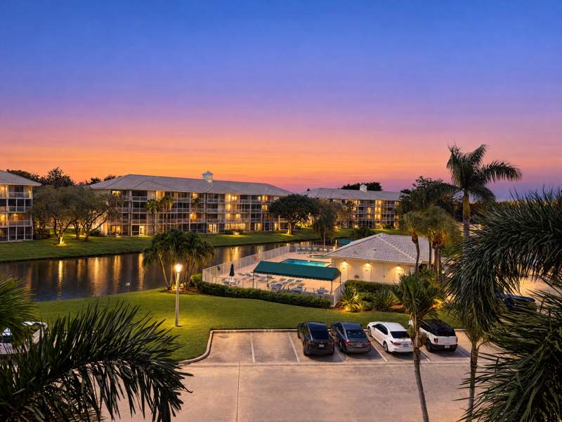 2 bedroom Condominium at 6133 Balboa #405, Whitehall Condo At Camino Real, Boca Raton — photo 2