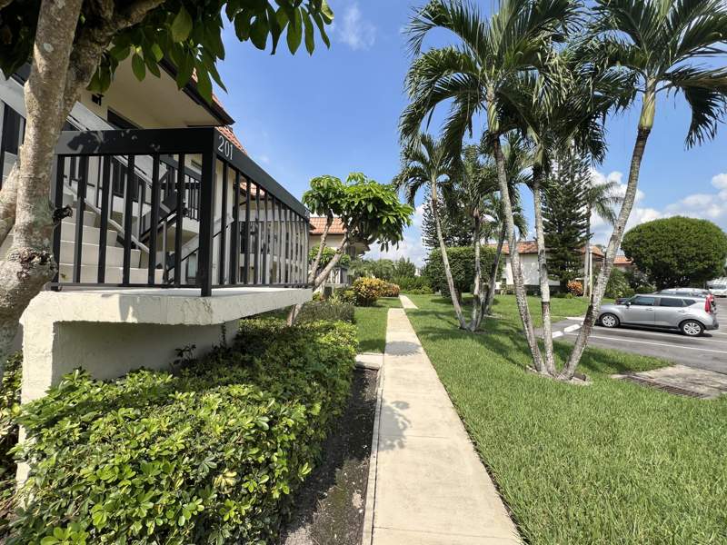 2 bedroom Condominium at 7281 Golf Colony Court #203, Lucerne Lakes Golf Colony, Lake Worth — photo 2