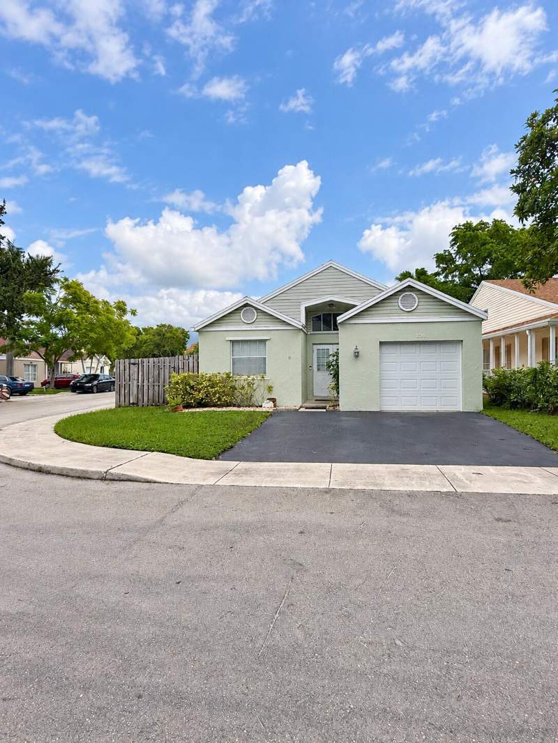 3 bedroom Single Family Residence at 138 SW 159th Way, Hampton Lakes, Sunrise — photo 3