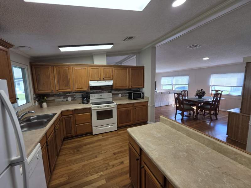 2 bedroom Manufactured Home at 8164 Buckthorn Circle, Savanna Club Plat I, Port St. Lucie — photo 5