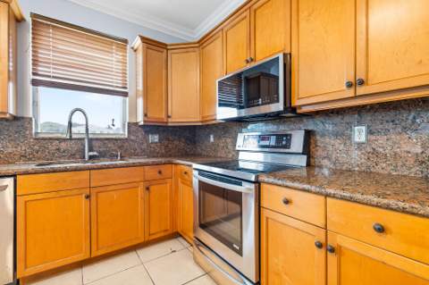 4904 SW 164th Avenue, Miramar FL - photo 10 of 35
