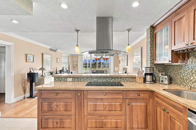 3 bedroom Condominium at 3980 Oaks Clubhouse Drive #212, No 79 Palm-Aire Country Club, Pompano Beach — photo 2