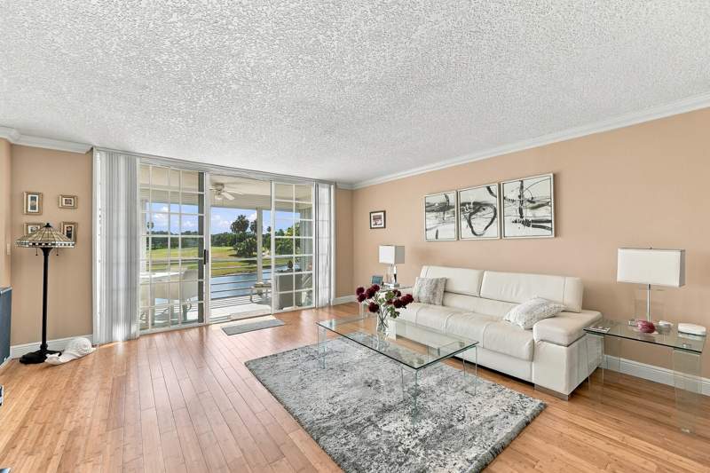 3 bedroom Condominium at 3980 Oaks Clubhouse Drive #212, No 79 Palm-Aire Country Club, Pompano Beach — photo 3