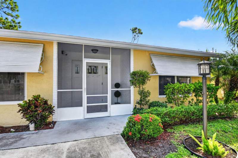 4 bedroom Single Family Residence at 7099 Pine Manor Drive, Lucerne Lakes Homes Village II 3rd Add, Lake Worth — photo 4