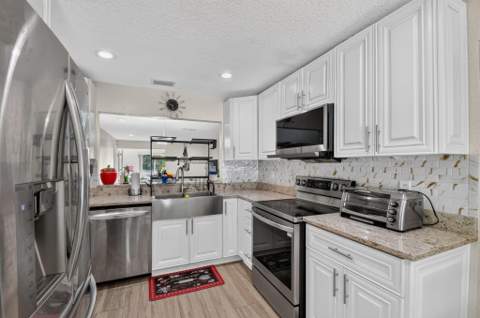 7099 Pine Manor Drive, Lake Worth FL - photo 8 of 54