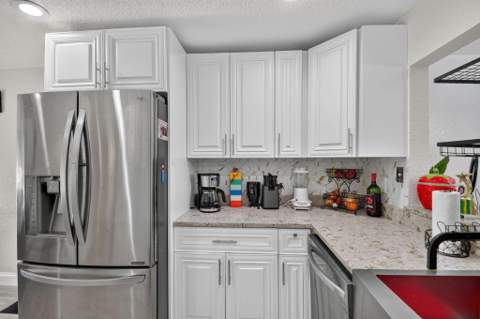 7099 Pine Manor Drive, Lake Worth FL - photo 10 of 54