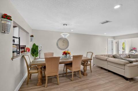 7099 Pine Manor Drive, Lake Worth FL - photo 14 of 54