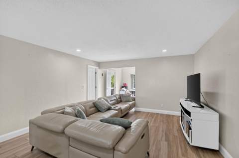 7099 Pine Manor Drive, Lake Worth FL - photo 16 of 54