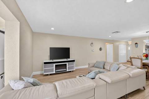 7099 Pine Manor Drive, Lake Worth FL - photo 18 of 54