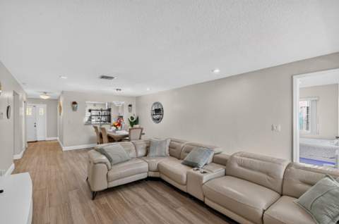 7099 Pine Manor Drive, Lake Worth FL - photo 19 of 54