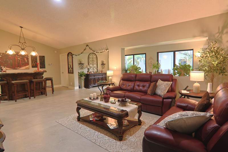 2 bedroom Single Family Residence at 2281 SW 17th Drive, Meadows Of Crystal Lake, Deerfield Beach — photo 4