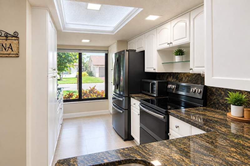 2 bedroom Single Family Residence at 2281 SW 17th Drive, Meadows Of Crystal Lake, Deerfield Beach — photo 2