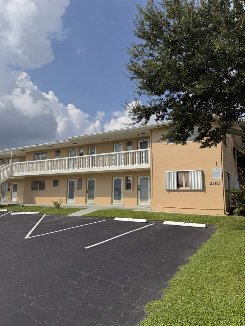 2 bedroom Condominium at 2161 NE 1st Court #105, Village Royale Condo 3, Boynton Beach — photo 2