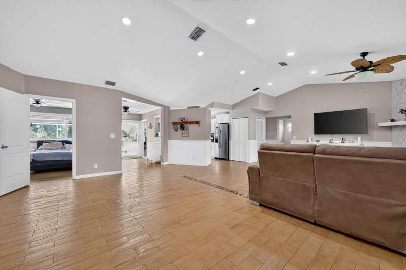 4 bedroom Single Family Residence at 17546 Prado Boulevard, See Tax, The Acreage — photo 4