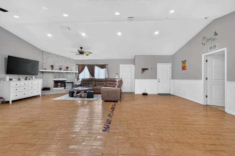 4 bedroom Single Family Residence at 17546 Prado Boulevard, See Tax, The Acreage — photo 5