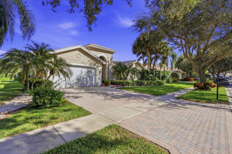 4 bedroom Single Family Residence at 11044 Malaysia Circle, Valencia Isles 2, Boynton Beach — photo 2