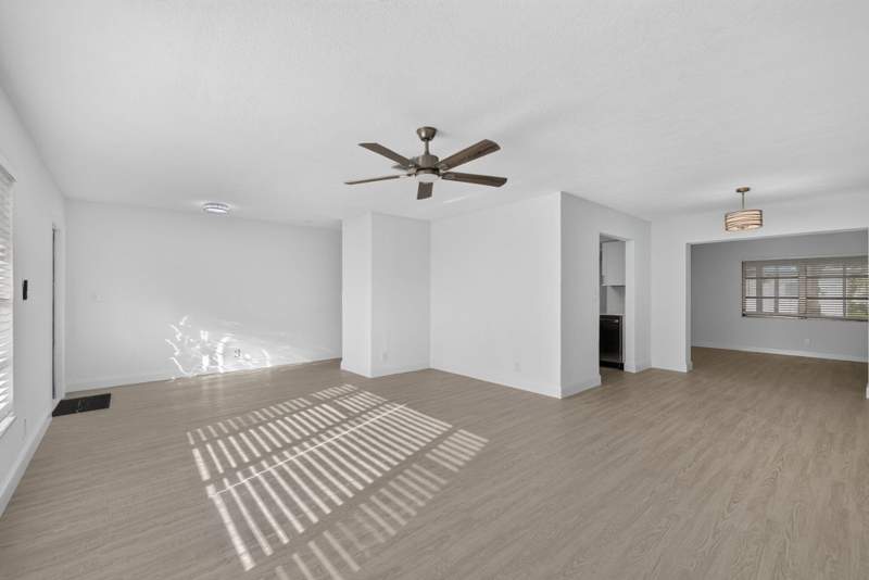 3 bedroom Single Family Residence at 7422 NW 70th Avenue, Mainlands Of Tamarac Lakes, Tamarac — photo 2