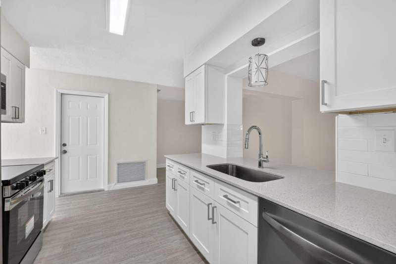 3 bedroom Single Family Residence at 7422 NW 70th Avenue, Mainlands Of Tamarac Lakes, Tamarac — photo 4