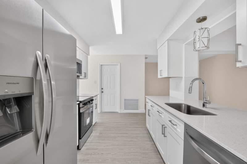 3 bedroom Single Family Residence at 7422 NW 70th Avenue, Mainlands Of Tamarac Lakes, Tamarac — photo 5