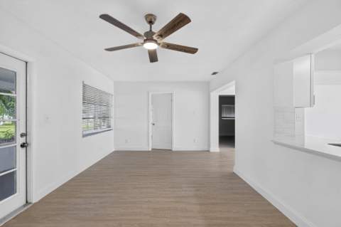 7422 NW 70th Avenue, Tamarac FL - photo 7 of 20