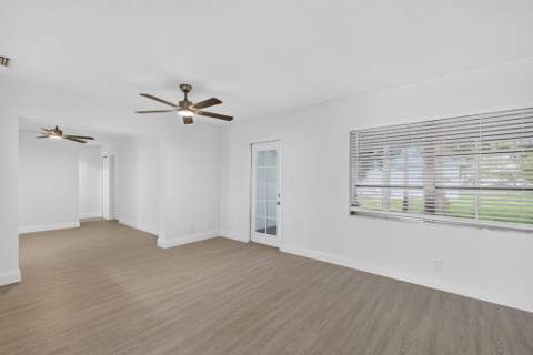 7422 NW 70th Avenue, Tamarac FL - photo 8 of 20