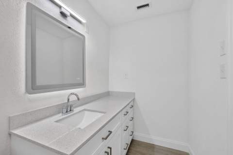 7422 NW 70th Avenue, Tamarac FL - photo 14 of 20