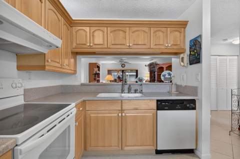 509 NW 36th Avenue, Deerfield Beach FL - photo 15 of 40