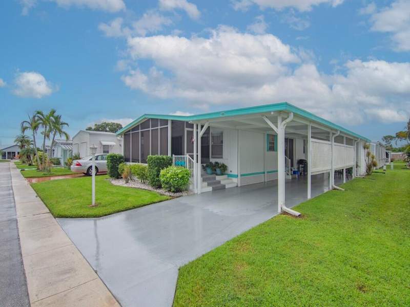 2 bedroom Manufactured Home at 4800 SE Federal Highway, Natalie Estates Mobile Home Park Co-Op, Stuart — photo 3
