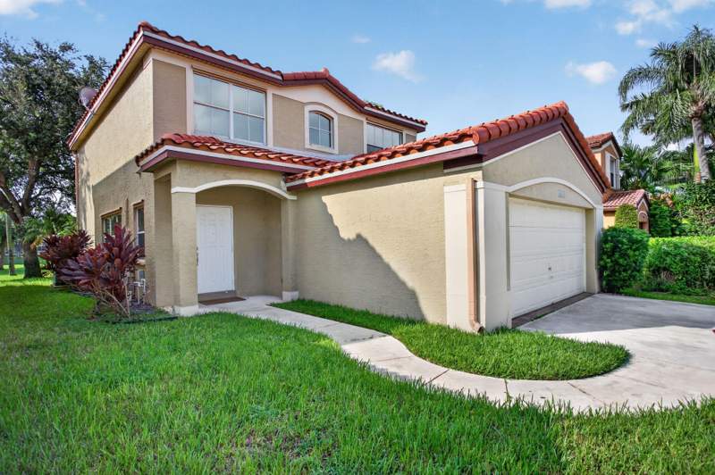 4 bedroom Single Family Residence at 4258 NW 1st Drive, Hammocks At Riverglen, Deerfield Beach — photo 3