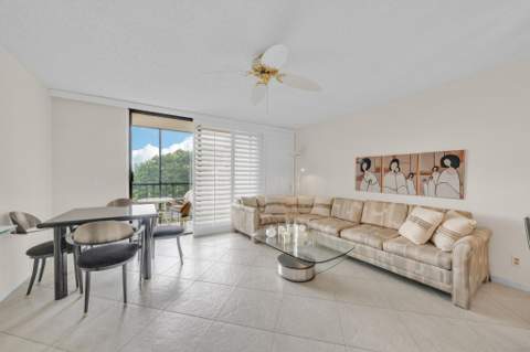 5280 Las Verdes Circle #320, Delray Beach FL - photo 8 of 40