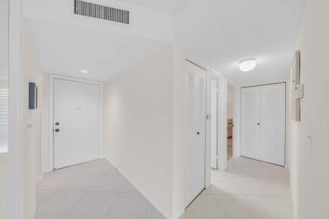 5280 Las Verdes Circle #320, Delray Beach FL - photo 17 of 40