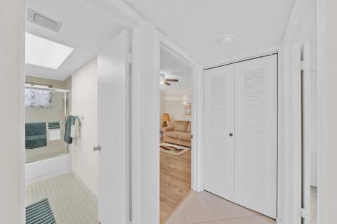 5280 Las Verdes Circle #320, Delray Beach FL - photo 18 of 40